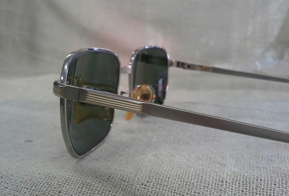แว่นตาสูงศักดิ์ในราชสำนักอังกฤษ &#039;ไททาเนียมบริสุทธิ์&#039;  Vintage AQUASCUTUM handmade in Endland