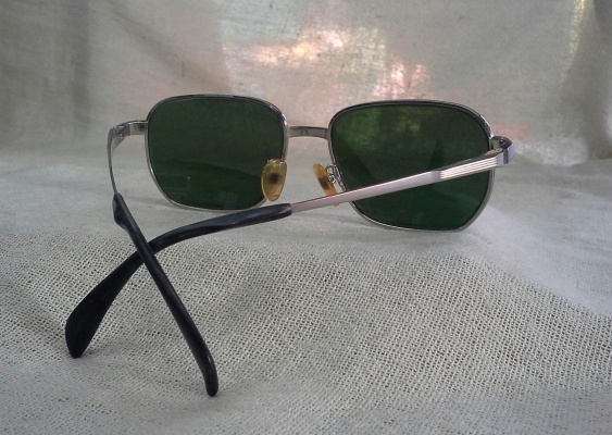 แว่นตาสูงศักดิ์ในราชสำนักอังกฤษ 'ไททาเนียมบริสุทธิ์' Vintage AQUASCUTUM handmade in Endland แว่นตาสูงศักดิ์ในราชสำนักอังกฤษ 'ไททาเนียมบริสุทธิ์' Vintage AQUASCUTUM handmade in Endland