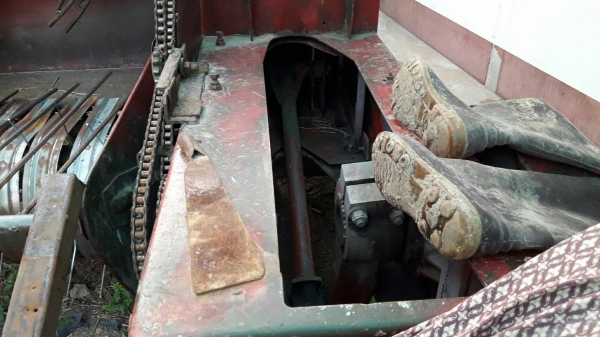 แมชซี่ 120 เครื่องอัดฟางยอดนิยมจ้า อัดได้แน่น..มัดได้ดีทุกก้อน.ได้หลายก้อนต่อวันพร้อมใช้เลยครับไม่ต้องซ่อม ..ทักไม่ตอบโทรมานะ0837335338-0636359242.นิธิศจ้า