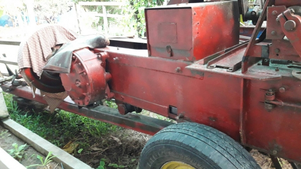 แมชซี่ 120 เครื่องอัดฟางยอดนิยมจ้า อัดได้แน่น..มัดได้ดีทุกก้อน.ได้หลายก้อนต่อวันพร้อมใช้เลยครับไม่ต้องซ่อม ..ทักไม่ตอบโทรมานะ0837335338-0636359242.นิธิศจ้า