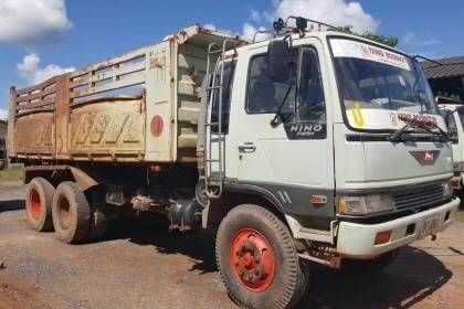 HINO FM3H ดั้มสามมิตร 695,000 บาท 2 เพลา เครื่องเดิม HO7D 195 แรงม้า เกียร์เดิม สโลว์กลาง คัสซีสวยตล HINO FM3H ดั้มสามมิตร 695,000 บาท 2 เพลา เครื่องเดิม HO7D 195 แรงม้า เกียร์เดิม สโลว์กลาง คัสซีสวยตล