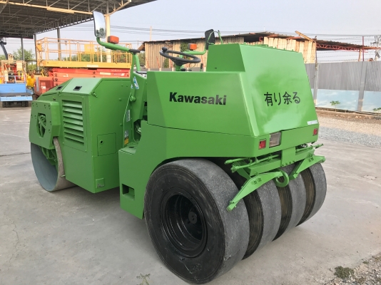 ขายรถบด4ตันKAWASAKIรุ่นkv4A3นำเข้าญี่ปุ่นเอวอ่อนขับ2เพลาเครื่องคูโบต้า4สูบสภาพดีพร้อมใช้งาน