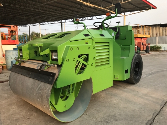 ขายรถบด4ตันKAWASAKIรุ่นkv4A3นำเข้าญี่ปุ่นเอวอ่อนขับ2เพลาเครื่องคูโบต้า4สูบสภาพดีพร้อมใช้งาน