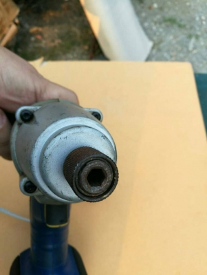 1200 บ. ส่งฟรี083-2000058  LINE ID: line832923 IMPACT DRIVER ชุดบล๊อกกระแทกด้วยระบบค้อนแรงบิด 120N-mใช้แบตเตอร์ยี่ห้อ EARTH MAN รุ่น ID-1200 หมุนที่ 0-3000รอบต่อนาที ชุดทดขนาดใหญ่ แบตขนาด 12V.มีแบต1ก้อน(เสื่อม) (ใช้เสียบไฟ 100V.)
