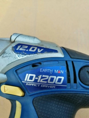 1200 บ. ส่งฟรี083-2000058  LINE ID: line832923 IMPACT DRIVER ชุดบล๊อกกระแทกด้วยระบบค้อนแรงบิด 120N-mใช้แบตเตอร์ยี่ห้อ EARTH MAN รุ่น ID-1200 หมุนที่ 0-3000รอบต่อนาที ชุดทดขนาดใหญ่ แบตขนาด 12V.มีแบต1ก้อน(เสื่อม) (ใช้เสียบไฟ 100V.)
