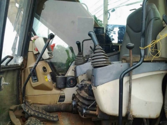 CATTERPILAR 320C 950,000 บาท 16,000 ชัวโมง เครื่องดี ปั้มดี (โช่- รอเลอร์ และ สปอกเก็ต. ต้องเปลียน) เอวแน่น เอกสารเล่มทะเบียน  รถอยู่ จ.สกลนคร โทร&amp;ไอดีไลน์ 0610710295