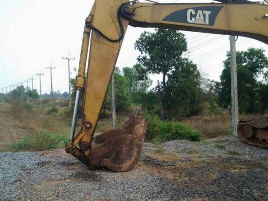 CATTERPILAR 320C 950,000 บาท 16,000 ชัวโมง เครื่องดี ปั้มดี (โช่- รอเลอร์ และ สปอกเก็ต. ต้องเปลียน) เอวแน่น เอกสารเล่มทะเบียน  รถอยู่ จ.สกลนคร โทร&amp;ไอดีไลน์ 0610710295