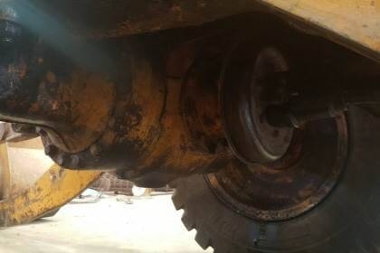 ขาย 495,000 บาท KOMATSU 515 สภาพสวยพร้อมใช้งาน ต่อแขนเรียบร้อย ยางสวยทั้ง 4 เส้น  เอกสารอินวอยท์  รถอยู่ จ.อุดรธานี โทร&amp;ไอดีไลน์ 0610710295