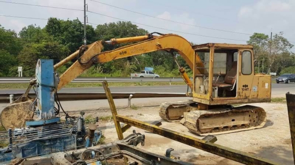 ขาย 215,000 KOMATSU 10 HT เครื่องดี ปั้มแรง ตัวเดิน ดีแรง เอวแน่น ช่วงล่างเต็ม รถสวยพร้อมใช้  ถอยู่ จ.จันทบุรี โทร &amp;ไอดีไลน์ 0610710295