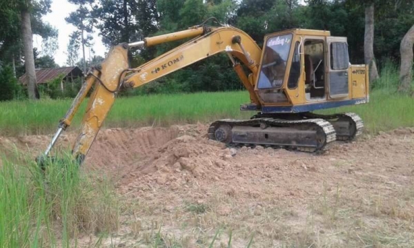 เก่านอก 1 ปี KOMATSU PC100-2 ราคา 325,000 บาท เครื่องดี ปั้มแรง รถไว แอร์หนาว เอวแน่น  เอกสารอินวอยท์  รถอยู่ จ.จันทบุรี โทร &amp;ไอดีไลน์ 0610710295