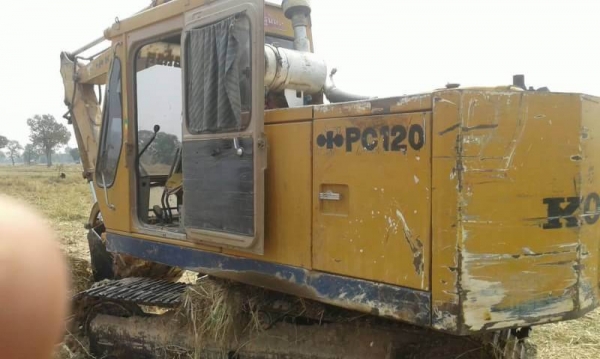 เก่านอก 1 ปี KOMATSU PC100-2 ราคา 325,000 บาท เครื่องดี ปั้มแรง รถไว แอร์หนาว เอวแน่น  เอกสารอินวอยท์  รถอยู่ จ.จันทบุรี โทร &amp;ไอดีไลน์ 0610710295