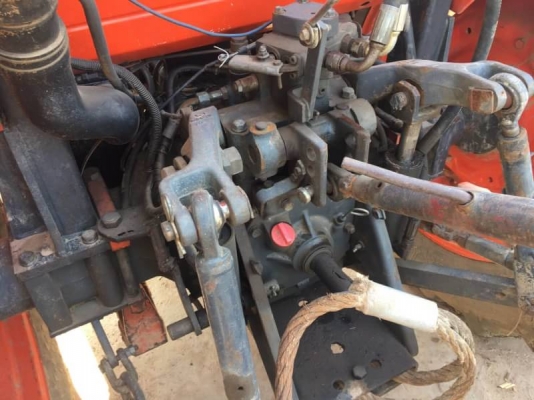 KUBOTA M7040 ราคา 365,000 บาท ปี 52 เครื่องดี เกียร์ดี. (ใบมีด หาง 7และ หาง 3 ) เอกสารเล่มทะเบียน  รถอยู่ จ.ยโสธร &amp;ไอดีไลน์ 0610710295