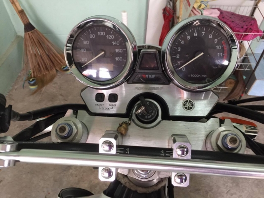 ขาย YAMAHA XJR 1300 ปี 01 อินวอย+สรรพาสมิตร มีท่อเดิมๆให้ ราคา 80,000 ถ้วน 086-8693829 แป้ง