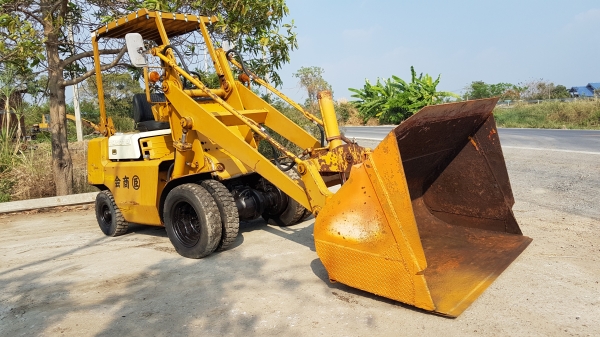 ขายด่วนรถตักยกดีเซลTOYOTA4FD15ตักยก1.5ตันยกสูง3.5เมตรยางหน้าคู้รถนอกเพื่งนำเข้ามายังไม่เคยใช้งานในเมืองไทยเลย