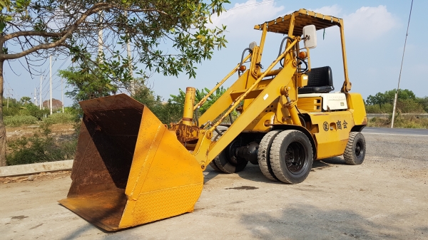 ขายด่วนรถตักยกดีเซลTOYOTA4FD15ตักยก1.5ตันยกสูง3.5เมตรยางหน้าคู้รถนอกเพื่งนำเข้ามายังไม่เคยใช้งานในเมืองไทยเลย