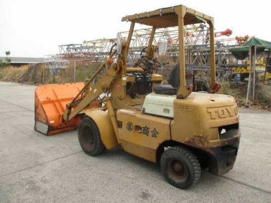 ขายด่วนรถตักยกดีเซลTOYOTA4FD15ตักยก1.5ตันยกสูง3.5เมตรยางหน้าคู้รถนอกเพื่งนำเข้ามายังไม่เคยใช้งานในเมืองไทยเลย