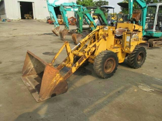 ขายด่วนรถยกตักเอวอ่อนมีสซูHL703 ตักยก1.2ตันยกสูง3เมตรรถขับเคลื่อน4ล้อรถนอกเพื่งนำเข้ามายังไม่เคยใช้งานในเมืองไทยเลย