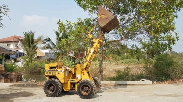 ขายด่วนรถยกตักเอวอ่อนมีสซูHL703 ตักยก1.2ตันยกสูง3เมตรรถขับเคลื่อน4ล้อรถนอกเพื่งนำเข้ามายังไม่เคยใช้งานในเมืองไทยเลย