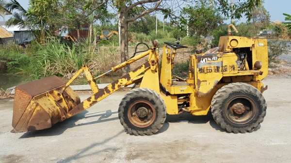 ขายด่วนรถยกตักเอวอ่อนมีสซูHL703 ตักยก1.2ตันยกสูง3เมตรรถขับเคลื่อน4ล้อรถนอกเพื่งนำเข้ามายังไม่เคยใช้งานในเมืองไทยเลย