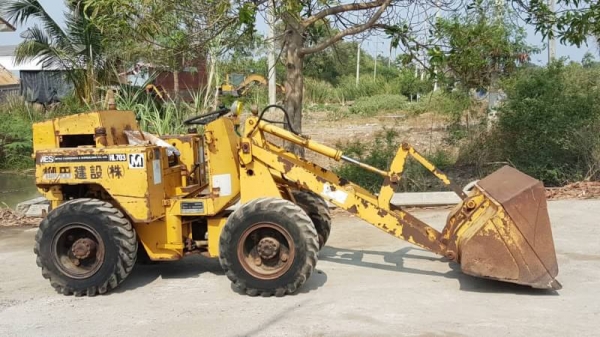 ขายด่วนรถยกตักเอวอ่อนมีสซูHL703 ตักยก1.2ตันยกสูง3เมตรรถขับเคลื่อน4ล้อรถนอกเพื่งนำเข้ามายังไม่เคยใช้งานในเมืองไทยเลย