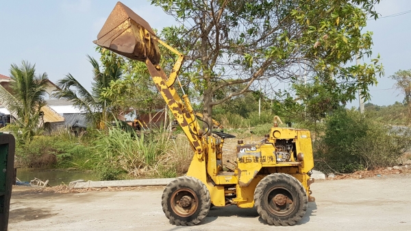 ขายด่วนรถยกตักเอวอ่อนมีสซูHL703 ตักยก1.2ตันยกสูง3เมตรรถขับเคลื่อน4ล้อรถนอกเพื่งนำเข้ามายังไม่เคยใช้งานในเมืองไทยเลย