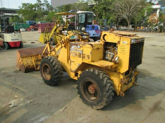 ขายด่วนรถยกตักเอวอ่อนมีสซูHL703 ตักยก1.2ตันยกสูง3เมตรรถขับเคลื่อน4ล้อรถนอกเพื่งนำเข้ามายังไม่เคยใช้งานในเมืองไทยเลย