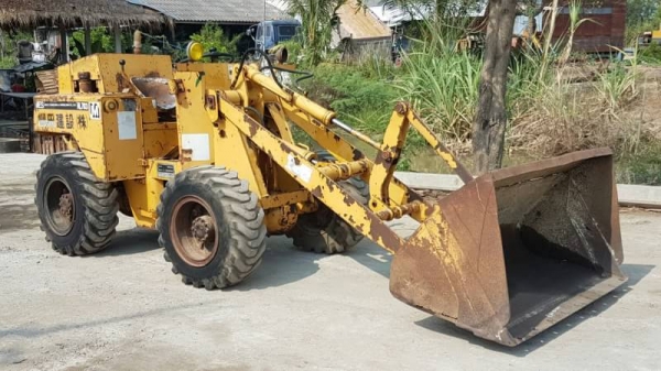 ขายด่วนรถยกตักเอวอ่อนมีสซูHL703 ตักยก1.2ตันยกสูง3เมตรรถขับเคลื่อน4ล้อรถนอกเพื่งนำเข้ามายังไม่เคยใช้งานในเมืองไทยเลย