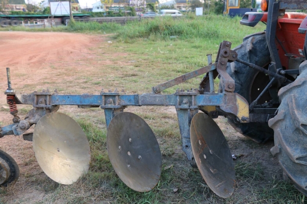 ขายรถไถ KUBOTA L4708 ขนาด 47 แรงม้า 2เพลา แถมดันหน้า และผาน 3 ราคา 350,000 มีรถขนส่งบริการขนส่งทั่วไทย สามย่านแทรคเตอร์ อ.แกลง จ.ระยอง 0818618678,0899347475 https://www.facebook.com/DC-Tractor-Rayong-3071545327&hellip;/shop&hellip; id line=081-8618678 id