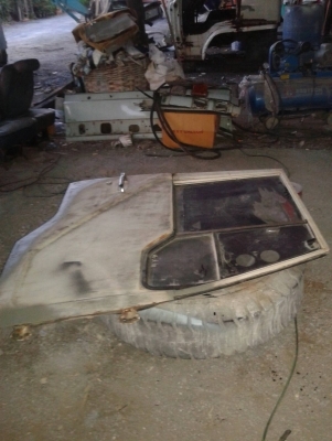 ขาย!! บานประตูรถสิบล้อแถบขวา มิซูบิชิ สิบล้อ527 ราคา 5,500 บาท