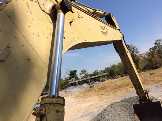 ขายรถขุดแบ็คโค KOMATSU PC200-6 เอกสารเล่มทะเบียน ไฟฟ้าเต็ม เอกสารเล่มทะเบียน ช่วงล่างดี เครื่องฟิตใหม่ ยอดจัด4-5แสน