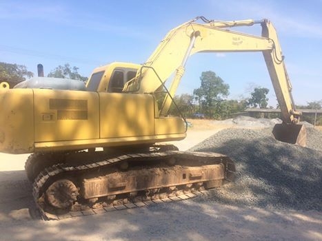 ขายรถขุดแบ็คโค KOMATSU PC200-6 เอกสารเล่มทะเบียน ไฟฟ้าเต็ม เอกสารเล่มทะเบียน ช่วงล่างดี เครื่องฟิตใหม่ ยอดจัด4-5แสน