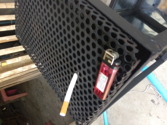 ที่เขี่ยบุหรี่ งานเหล็ก ที่เขี่ยบุหรี่ งานเหล็ก