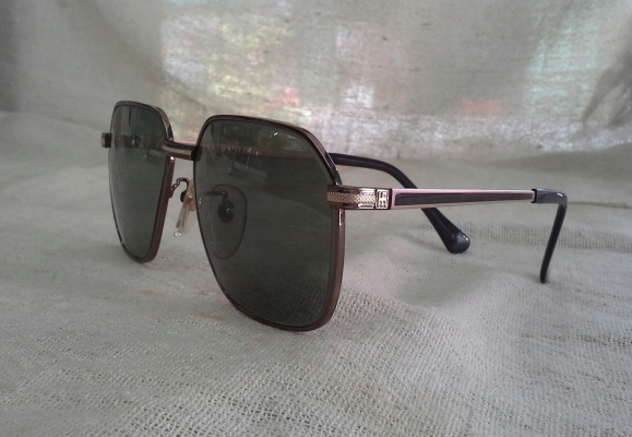 แว่นตาบริติชวินเทจ &#039;ไททาเนียมบริสุทธิ์&#039; ยุค &#039;80s  Vintage HARDY AMIES handmade in England