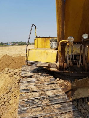 ขายรถแบคโฮ KOBELCO SK200-/// เอกสารอินวอย ระบบไฟไม่เต็ม ซีเรียลสูงเก๋งเทา ราคา 550000