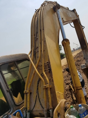 ขายรถแบคโฮ KOBELCO SK200-/// เอกสารอินวอย ระบบไฟไม่เต็ม ซีเรียลสูงเก๋งเทา ราคา 550000