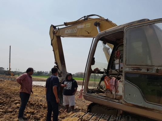 ขายรถแบคโฮ KOBELCO SK200-/// เอกสารอินวอย ระบบไฟไม่เต็ม ซีเรียลสูงเก๋งเทา ราคา 550000