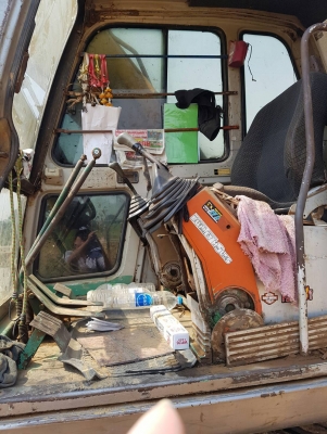 ขายรถแบคโฮ KOBELCO SK200-/// เอกสารอินวอย ระบบไฟไม่เต็ม ซีเรียลสูงเก๋งเทา ราคา 550000