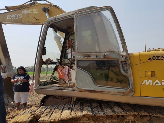 ขายรถแบคโฮ KOBELCO SK200-/// เอกสารอินวอย ระบบไฟไม่เต็ม ซีเรียลสูงเก๋งเทา ราคา 550000