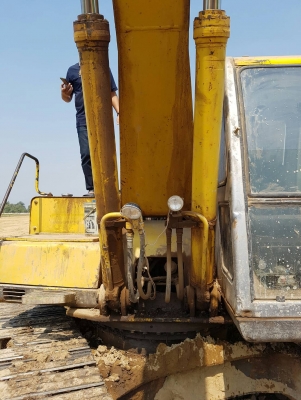 ขายรถแบคโฮ KOBELCO SK200-/// เอกสารอินวอย ระบบไฟไม่เต็ม ซีเรียลสูงเก๋งเทา ราคา 550000