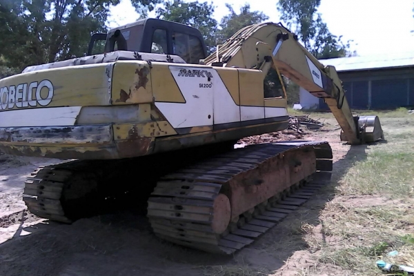 ขายKobelco sk200m3สภาพพร้อมใช้ ติดต่อคุณอ๊อฟพิจิตร086-737-9991