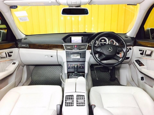 Mercedes Benz E200 NGT วิ่งน้อย สวยมากคะคันนี้ บอกเลย Mercedes Benz E200 NGT วิ่งน้อย สวยมากคะคันนี้ บอกเลย