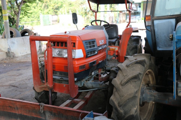 ขายรถไถ KUBOTA GL295 2เพลา 29 แรงม้า แถมดันหน้า ราคา 118,000 มีรถขนส่งบริการขนส่งทั่วไทย สามย่านแทรคเตอร์ อ.แกลง จ.ระยอง 0818618678,0899347475 https://www.facebook.com/DC-Tractor-Rayong-3071545327…/shop… id line=081-8618678 id line=089-9347 ขายรถไถ KUBOTA GL295 2เพลา 29 แรงม้า แถมดันหน้า ราคา 118,000 มีรถขนส่งบริการขนส่งทั่วไทย สามย่านแทรคเตอร์ อ.แกลง จ.ระยอง 0818618678,0899347475 https://www.facebook.com/DC-Tractor-Rayong-3071545327…/shop… id line=081-8618678 id line=089-9347