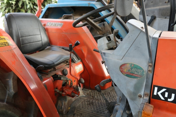ขายรถไถ KUBOTA GL295 2เพลา 29 แรงม้า แถมดันหน้า ราคา 118,000 มีรถขนส่งบริการขนส่งทั่วไทย สามย่านแทรคเตอร์ อ.แกลง จ.ระยอง 0818618678,0899347475 https://www.facebook.com/DC-Tractor-Rayong-3071545327…/shop… id line=081-8618678 id line=089-9347 ขายรถไถ KUBOTA GL295 2เพลา 29 แรงม้า แถมดันหน้า ราคา 118,000 มีรถขนส่งบริการขนส่งทั่วไทย สามย่านแทรคเตอร์ อ.แกลง จ.ระยอง 0818618678,0899347475 https://www.facebook.com/DC-Tractor-Rayong-3071545327…/shop… id line=081-8618678 id line=089-9347