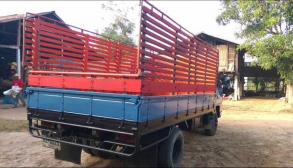 ISUZU NPR59LL กรองดำ ราคา 335,000 บาท ยาว 4.3 เมตร เครื่อง 4BD1-115 แรง หัวบาง ยางดี คัสชีสวย เอกสาร