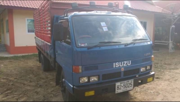 ISUZU NPR59LL กรองดำ ราคา 335,000 บาท ยาว 4.3 เมตร เครื่อง 4BD1-115 แรง หัวบาง ยางดี คัสชีสวย เอกสาร