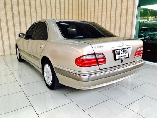 Mercedez BenZ E240 รถบ้านแท้ๆ สภาพอย่างสวยคะ มาดูก่อนเลยจ้า