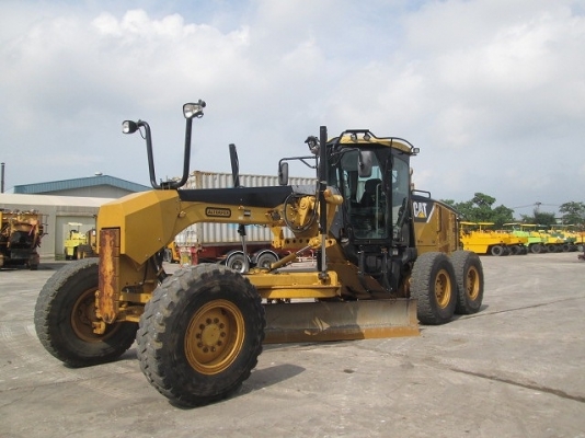 รถเกรด 140M (MOTOR GRADER) ยี่ห้อ (Maker): CAT ซีเรียล (S/No): CAT0140MAB9M00278 รุ่น(Model): 140M ชั่วโมงทำงาน (Hour): 4998 ชั่วโมง ปี (Year) : 2008