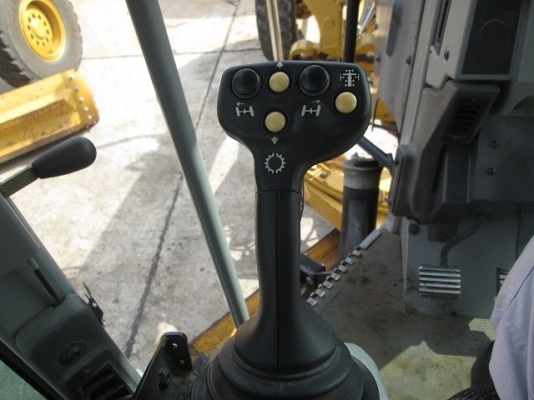 รถเกรด 140M (MOTOR GRADER) ยี่ห้อ (Maker): CAT ซีเรียล (S/No): CAT0140MAB9M00278 รุ่น(Model): 140M ชั่วโมงทำงาน (Hour): 4998 ชั่วโมง ปี (Year) : 2008