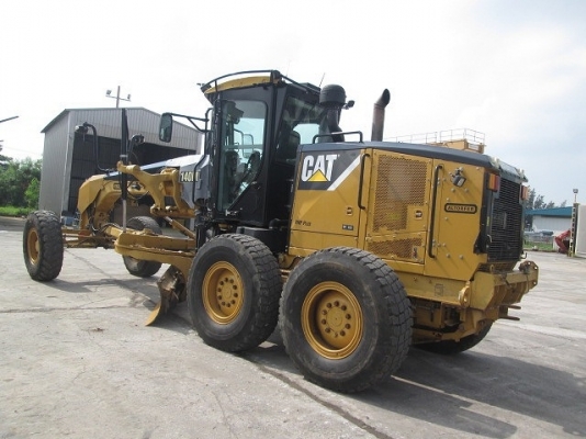 รถเกรด 140M (MOTOR GRADER) ยี่ห้อ (Maker): CAT ซีเรียล (S/No): CAT0140MAB9M00278 รุ่น(Model): 140M ชั่วโมงทำงาน (Hour): 4998 ชั่วโมง ปี (Year) : 2008