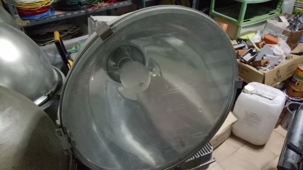 ขายด่วนๆๆๆ โคมไฟ high bay 250 watt สภาพดีมาก tel 0988978742